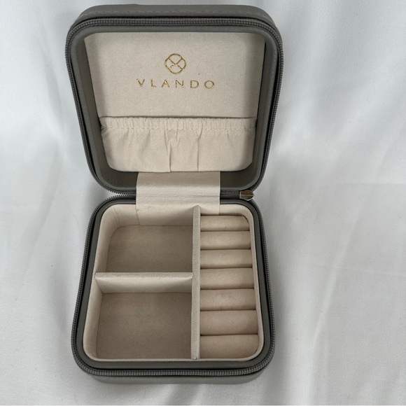 Vlando - Macaron - Portable Travel Jewelry Gray Zippered Box - NWOT - Picture 2 of 4
